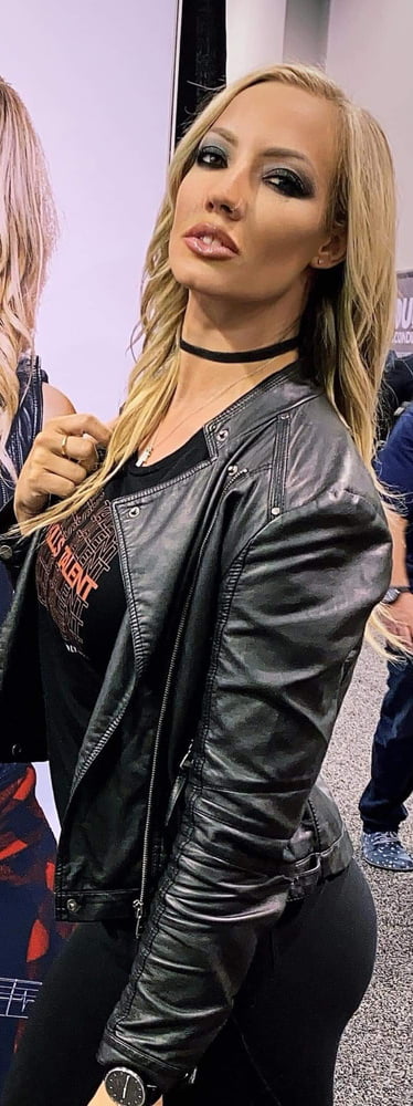 Nita strauss
 #104999617