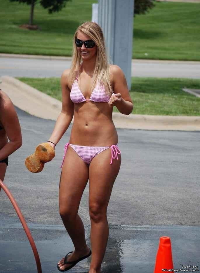 Sexy Frauen in Flip Flops
 #94890022