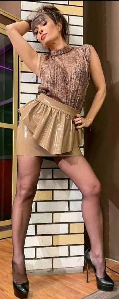 Ma di troie ce ne son tante...? e di donne...?
 #101842152