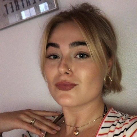 Ma di troie ce ne son tante...? e di donne...?
 #101842260