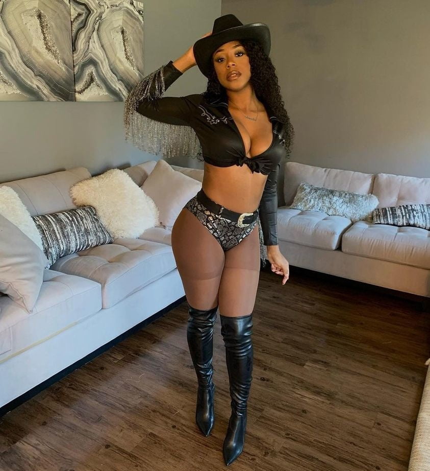 Ma di troie ce ne son tante...? e di donne...?
 #101842276