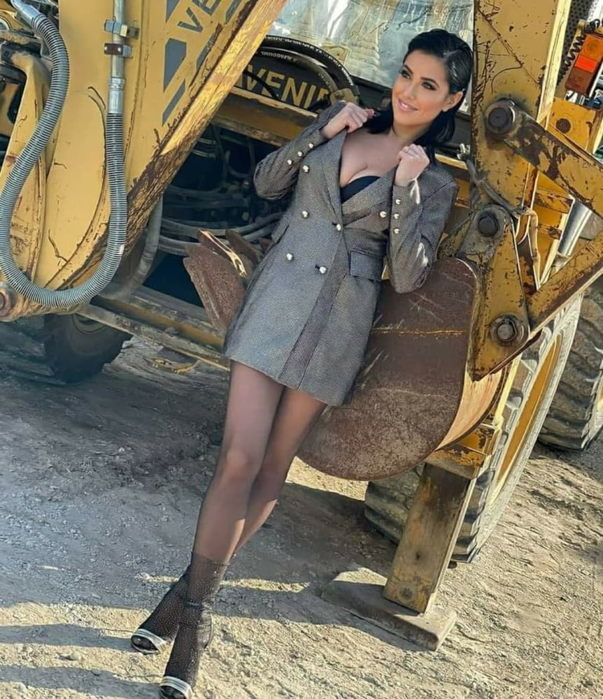 Ma di troie ce ne son tante...? e di donne...?
 #101842462