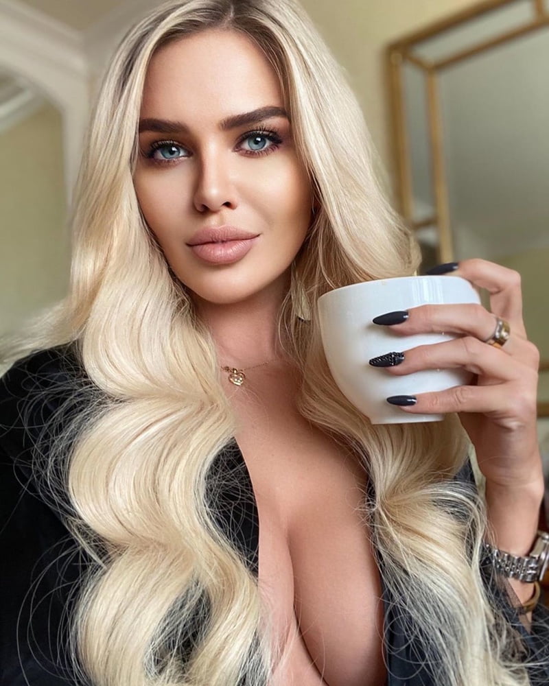 Ma di troie ce ne son tante...? e di donne...?
 #101842790