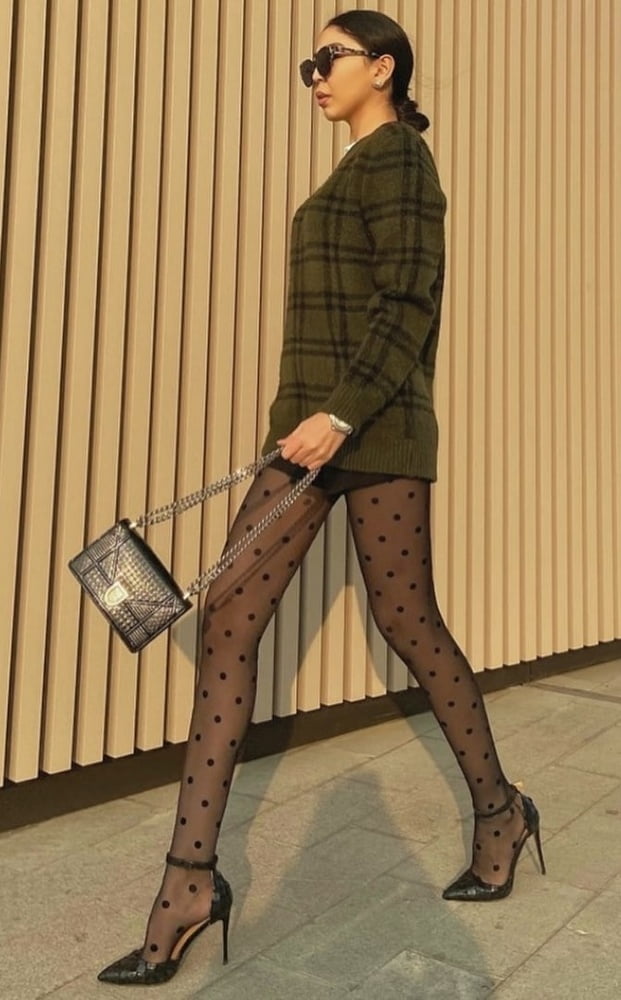 Ma di troie ce ne son tante...? e di donne...?
 #101842936