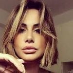 Ma di troie ce ne son tante...? e di donne...?
 #101843074