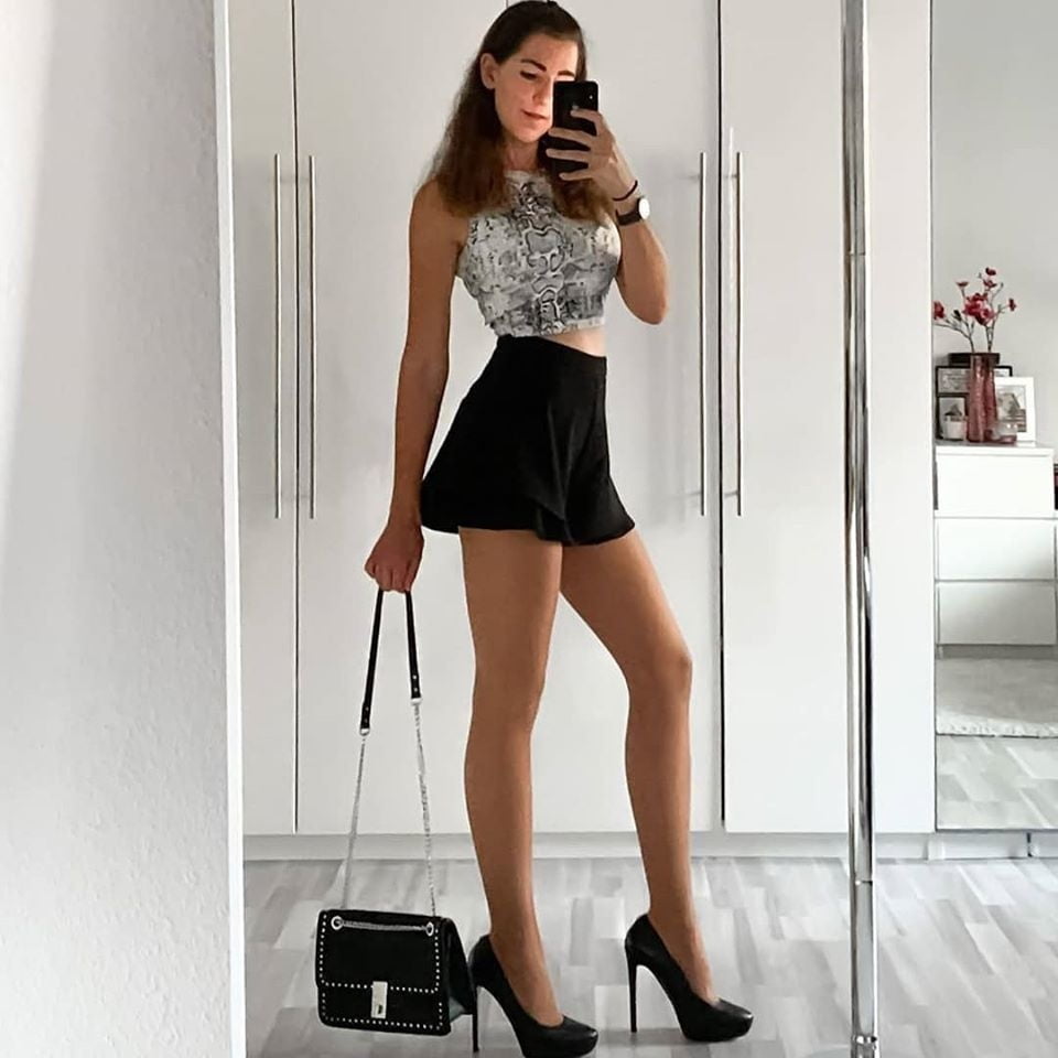 Ma di troie ce ne son tante...? e di donne...?
 #101843138