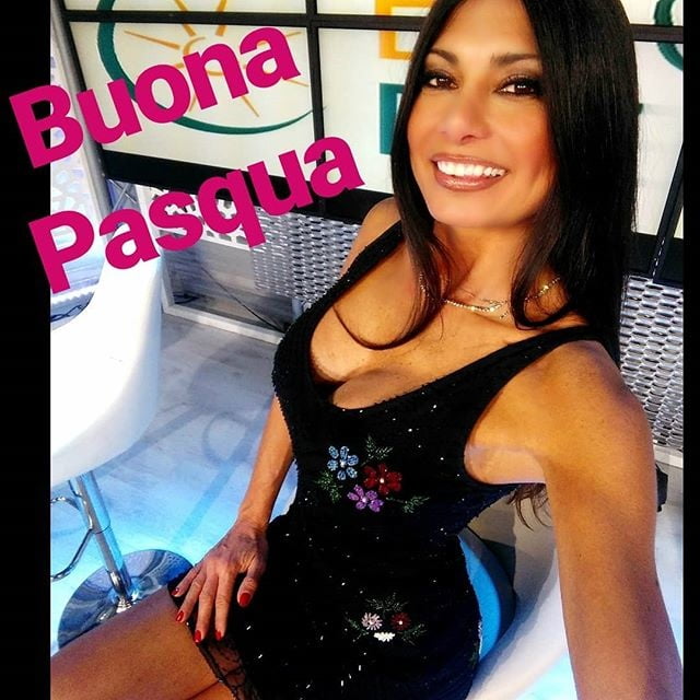 Ma di troie ce ne son tante...? e di donne...?
 #101843242