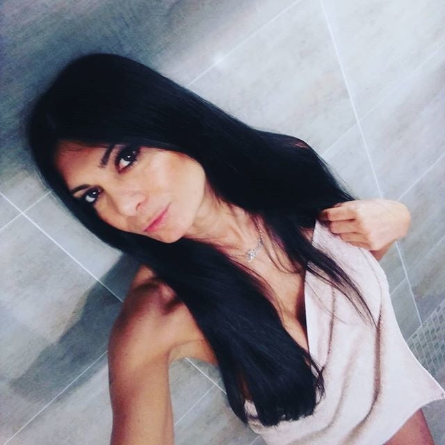 Ma di troie ce ne son tante...? e di donne...?
 #101843247