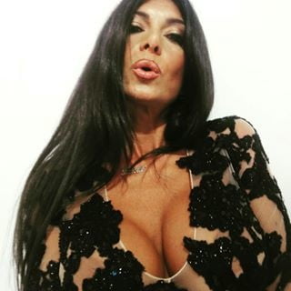 Ma di troie ce ne son tante...? e di donne...?
 #101843248