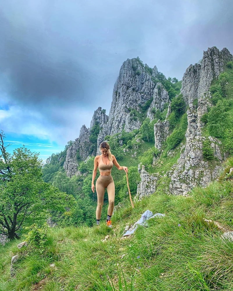 Ma di troie ce ne son tante...? e di donne...?
 #101843259