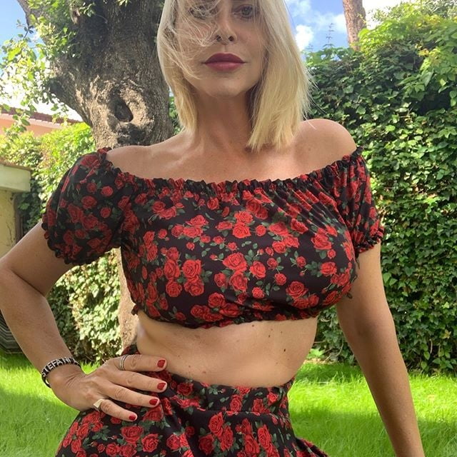 Ma di troie ce ne son tante...? e di donne...?
 #101843263