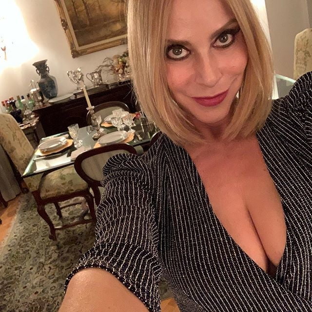 Ma di troie ce ne son tante...? e di donne...?
 #101843283