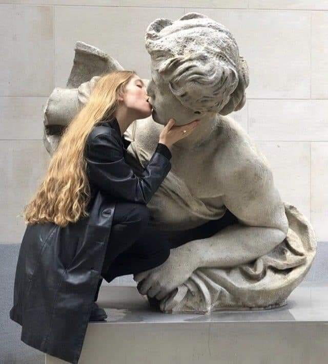 Ma di troie ce ne son tante...? e di donne...?
 #101843307