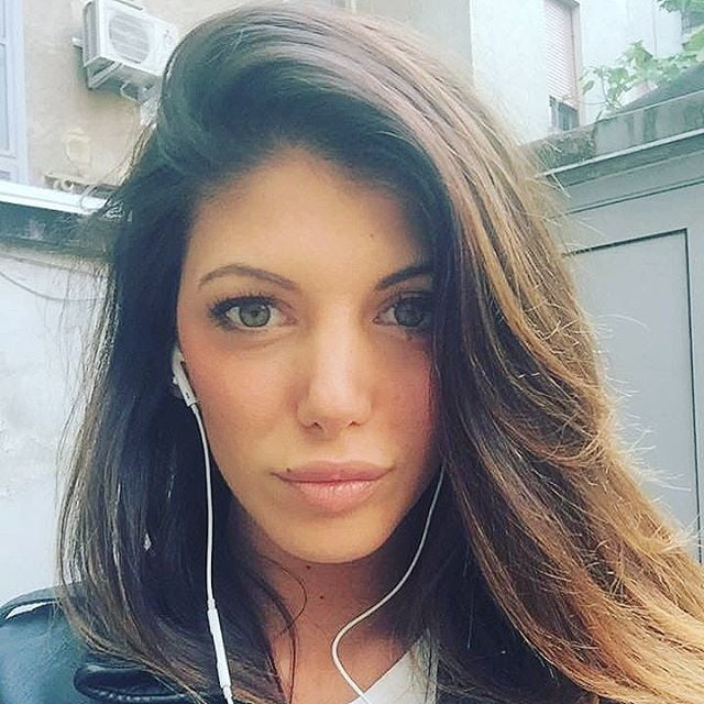 Ma di troie ce ne son tante...? e di donne...?
 #101843406