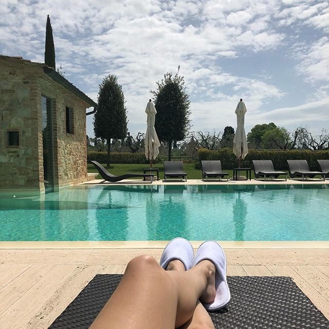 Ma di troie ce ne son tante...? e di donne...?
 #101843407