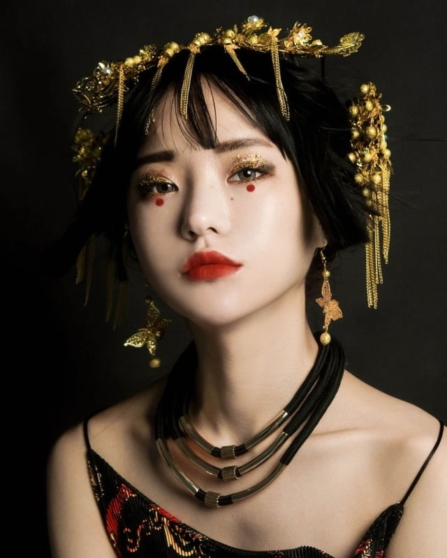 Ma di troie ce ne son tante...? e di donne...?
 #101843421