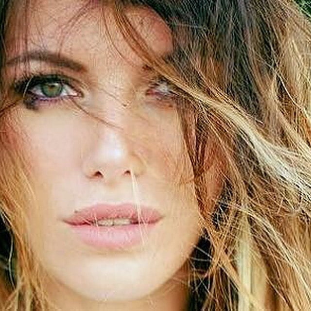 Ma di troie ce ne son tante...? e di donne...?
 #101843450