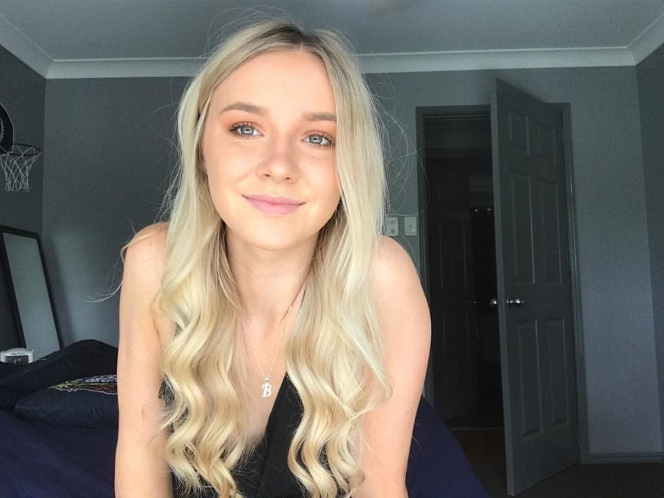 Ma di troie ce ne son tante...? e di donne...?
 #101843563