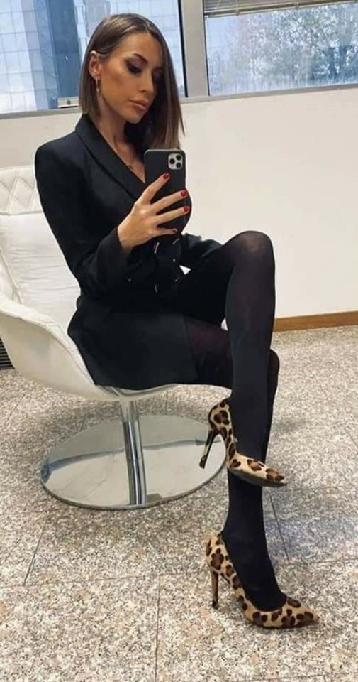 Ma di troie ce ne son tante...? e di donne...?
 #101843575