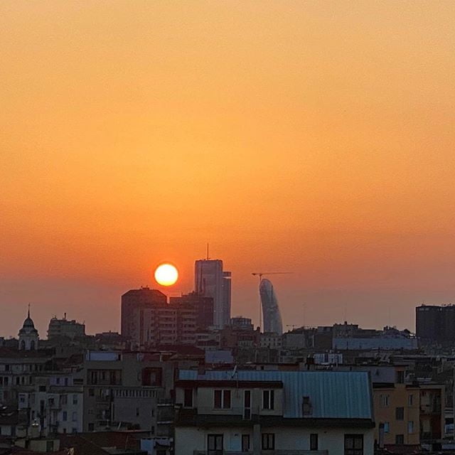 Ma di troie ce ne son tante...? e di donne...?
 #101843642