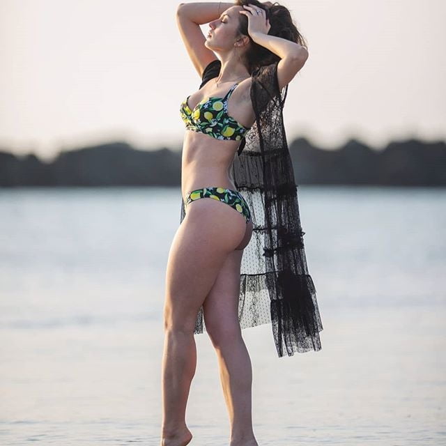 Ma di troie ce ne son tante...? e di donne...?
 #101843826