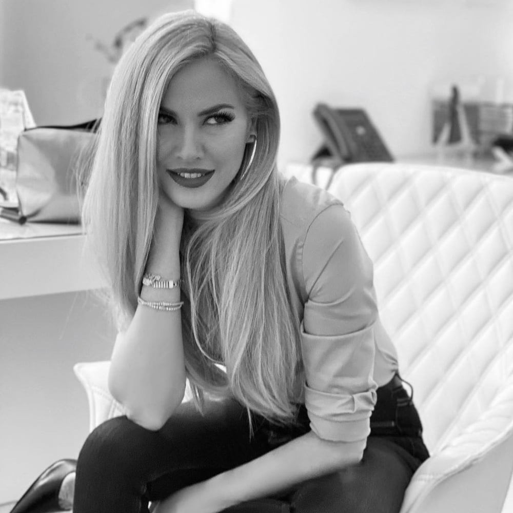 Ma di troie ce ne son tante...? e di donne...?
 #101843831