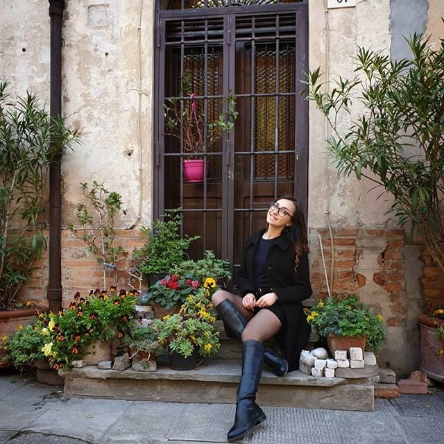 Ma di troie ce ne son tante...? e di donne...?
 #101843850