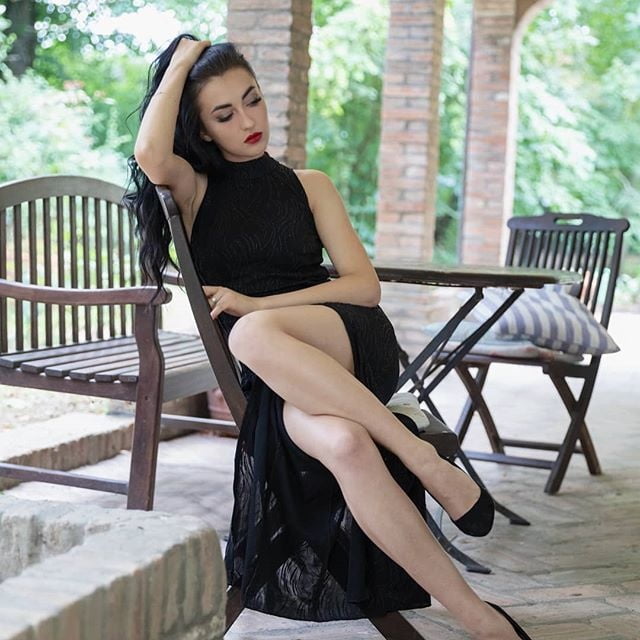 Ma di troie ce ne son tante...? e di donne...?
 #101843876