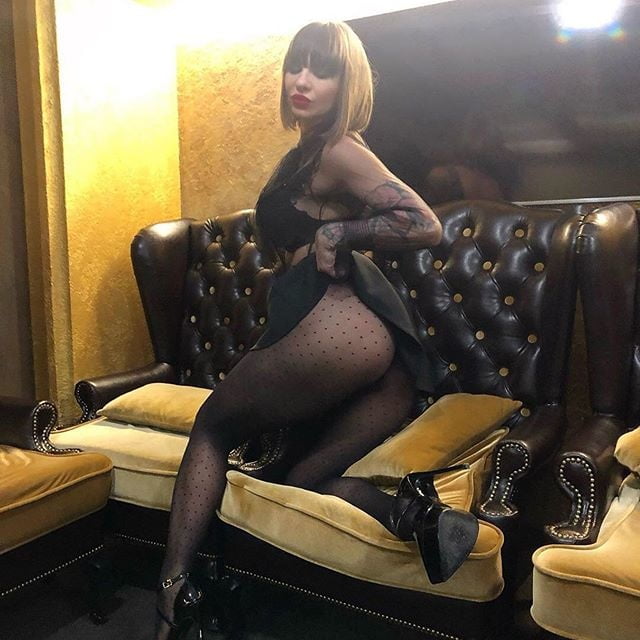 Ma di troie ce ne son tante...? e di donne...?
 #101843946