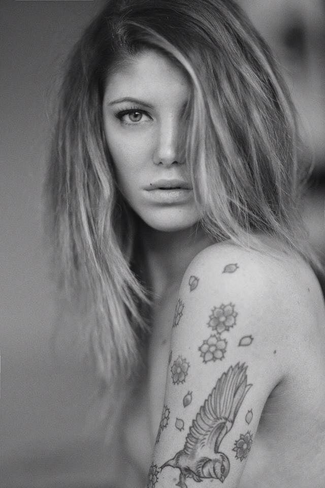 Ma di troie ce ne son tante...? e di donne...?
 #101843955