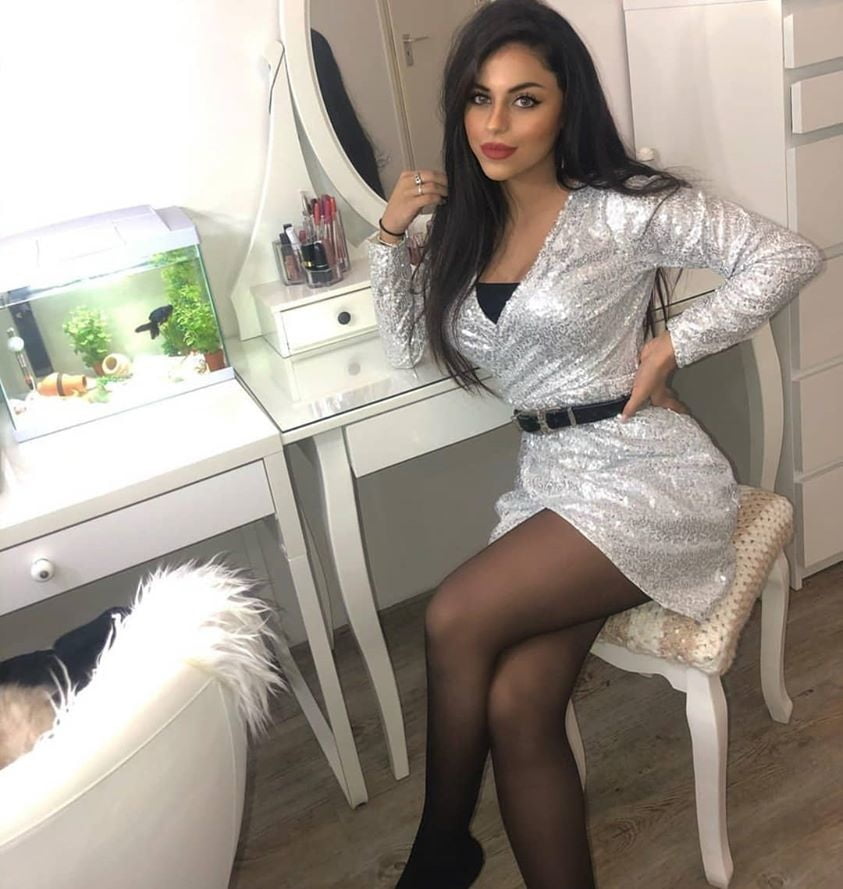 Ma di troie ce ne son tante...? e di donne...?
 #101843991