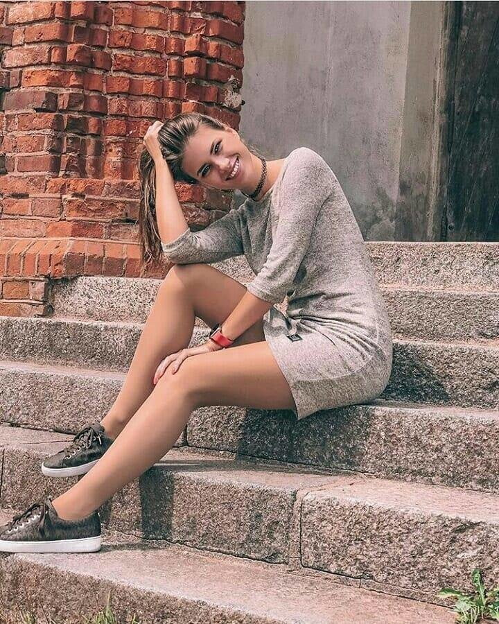 Ma di troie ce ne son tante...? e di donne...?
 #101844031