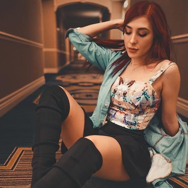 Ma di troie ce ne son tante...? e di donne...?
 #101844050