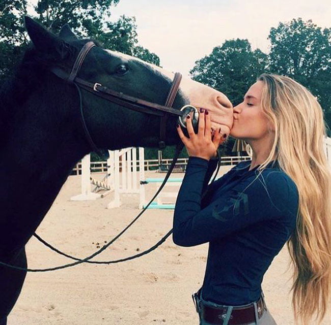 Ma di troie ce ne son tante...? e di donne...?
 #101844135