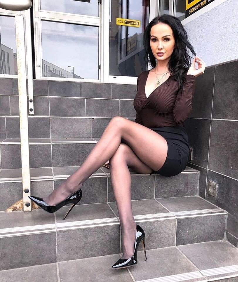 Ma di troie ce ne son tante...? e di donne...?
 #101844269