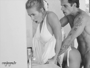 Mehr Sex & Nacktheit
 #103737870