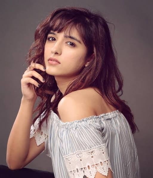 Shirley setia
 #87481833