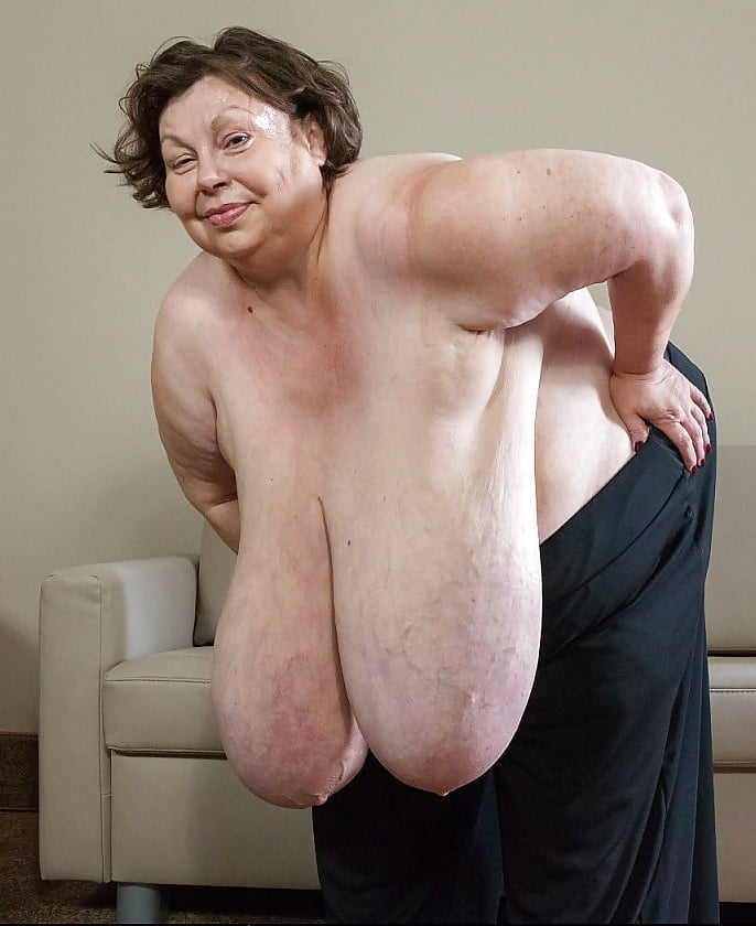 巨乳の大人 24
 #100988410