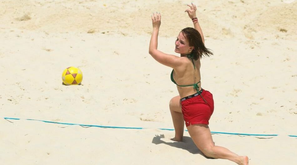 Larissa Manoela nackt #107928133