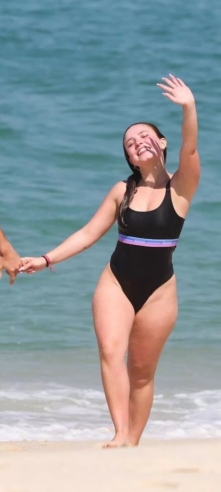 Larissa Manoela nackt #107928196