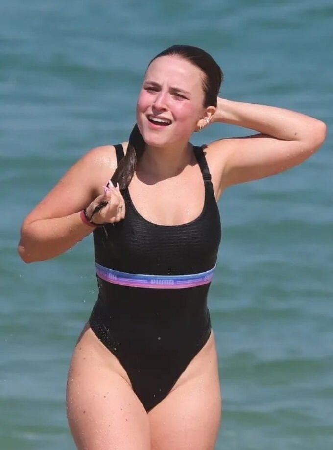 Larissa Manoela nackt #107928202