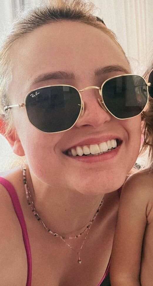 Larissa Manoela nackt #107928234