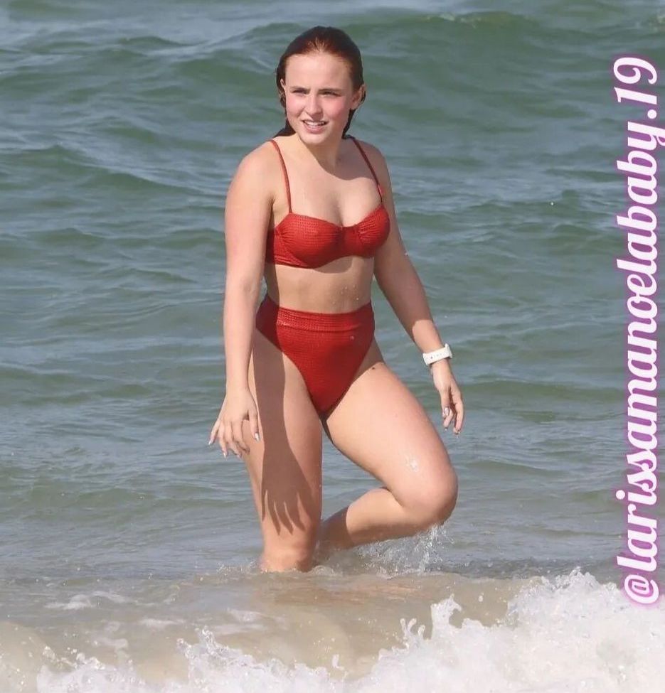 Larissa Manoela nackt #107928348