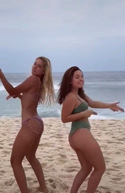 Larissa Manoela nackt #107928363