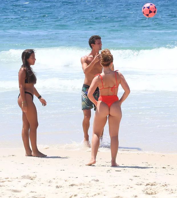 Larissa Manoela nackt #107928386