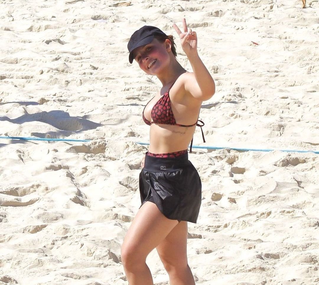 Larissa Manoela nackt #107928434