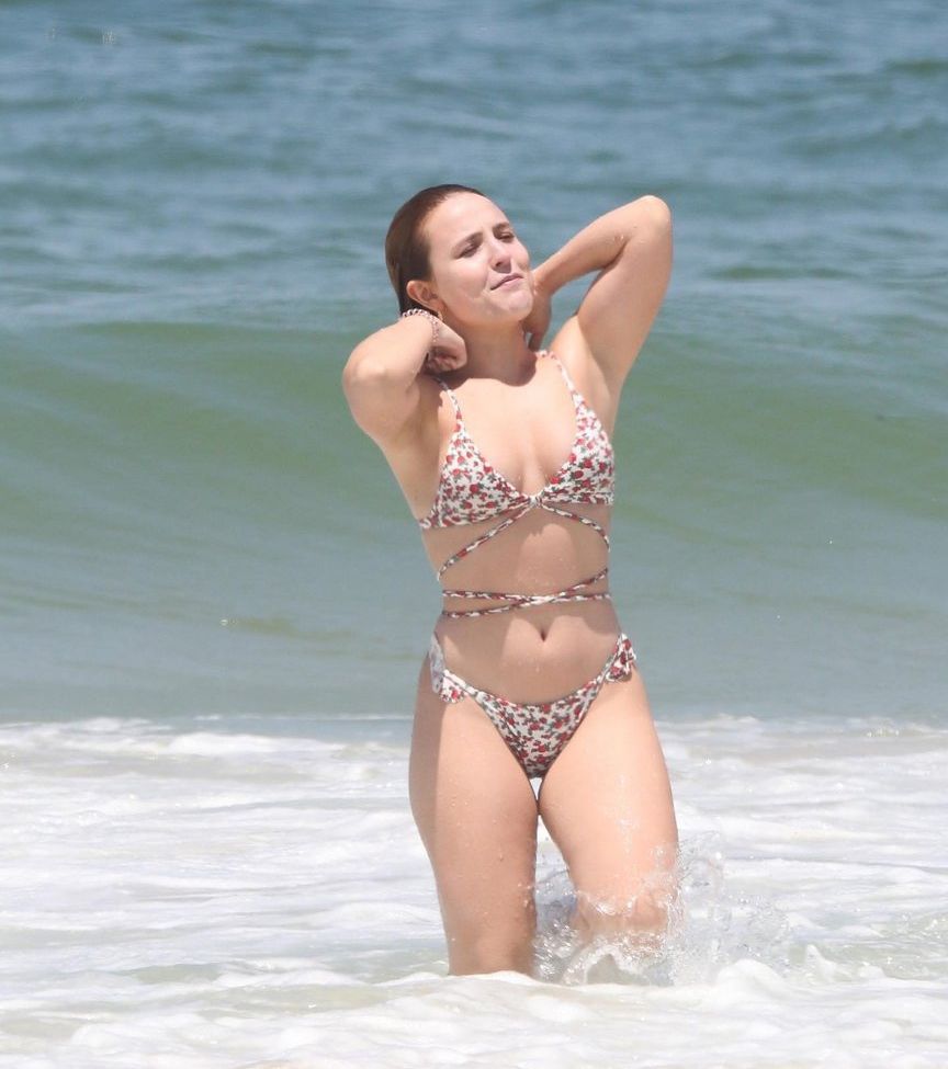 Larissa Manoela nackt #107928477