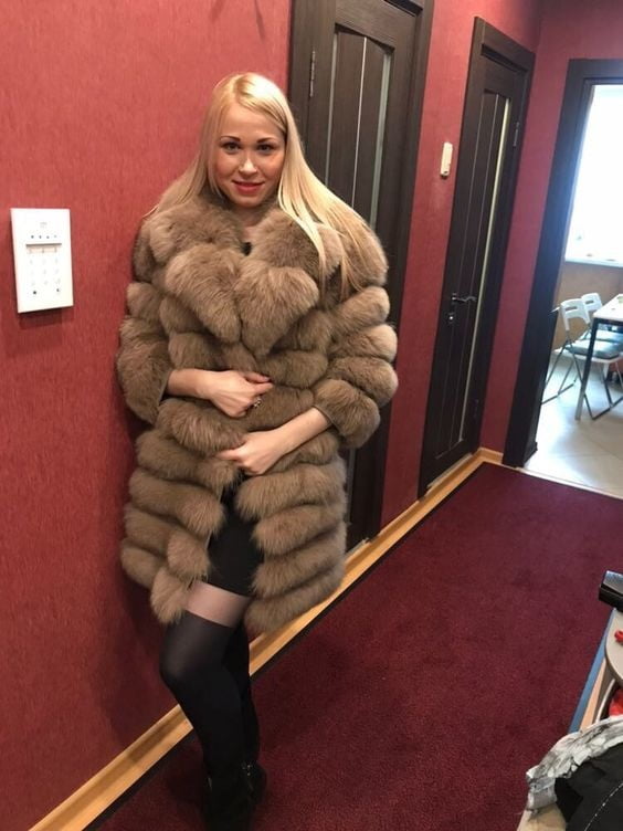 woman in fur coat 27 #89915952