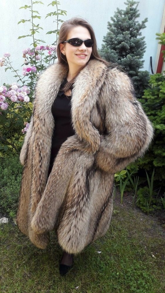 woman in fur coat 27 #89915959