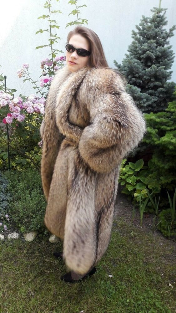 woman in fur coat 27 #89915961